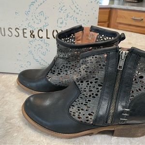 Musse and Cloud Ankle Boots EUC